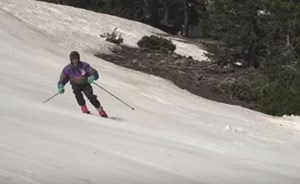 بلغ المئة من العمر ولا يزال يتزحلق على الجليد