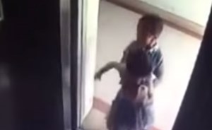 طفل يقتل طفلة عمرها عامان بطريقة مروعة!