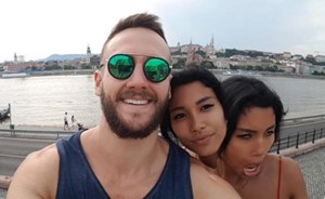 صورة قد تدير رأسك.. ما سر الفتاة ذات الرأسين؟