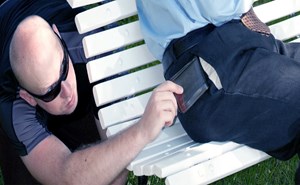 بالفيديو..نشل مسن أردني بطريقة مبتكرة