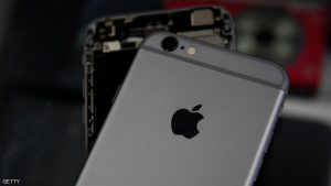 Broken Apple iPhones are seen in a repair shop in Vienna, Austria July 4, 2017. REUTERS/Leonhard Foeger