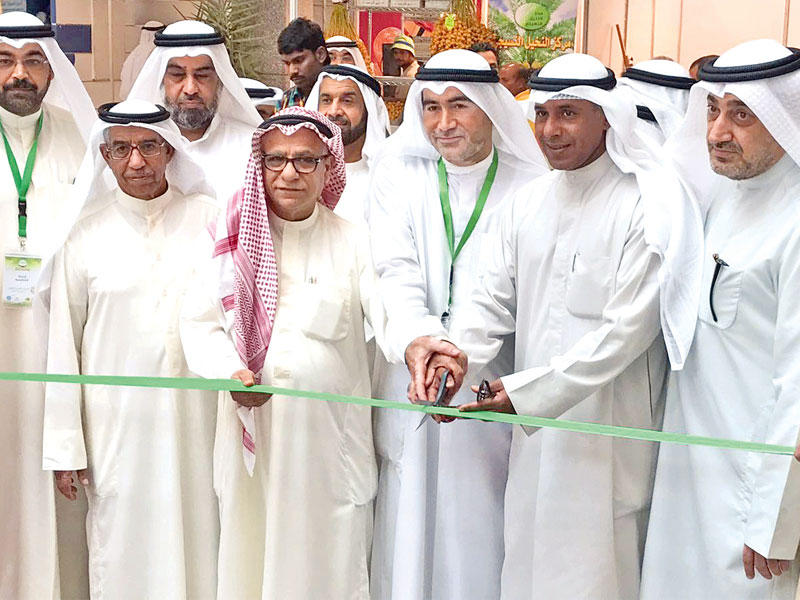 «أصدقاء النخلة» افتتحت «مهرجان البرحي» الأول