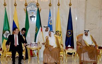 سمو الأمير يستقبل نائب رئيس مجلس الوزراء الصيني