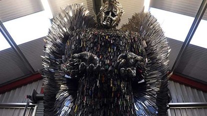 بالصور.. تمثال مكون من 100 ألف سكين