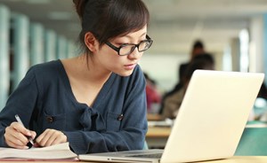 9 مواقع على الإنترنت توفر لك تعليمًا مجانيًا من أفضل الجامعات