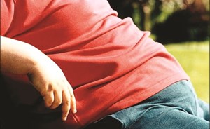 دراسة: مشروبات وأغذية الحمية تحفز زيادة الوزن