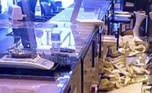 لصوص يسرقون متجراً للمجوهرات في لندن بطريقة فريدة