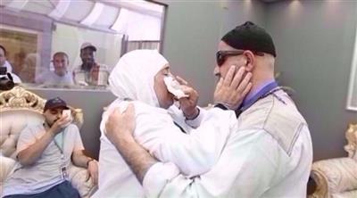 الحج يجمع شمل شقيقة فلسطينية بشقيقها المهاجر إلى أستراليا بعد فراق 15 عاماً