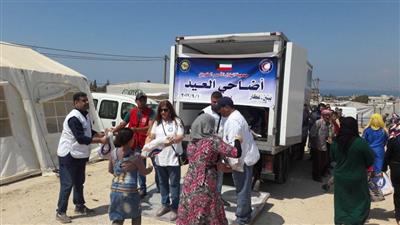 مئات الأسر السورية النازحة إلى لبنان تتسلم «الأضاحي» من الهلال الأحمر الكويتي