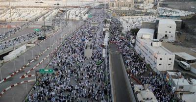 الحجاج المتعجلون يغادرون منى إلى مكة لاداء آخر مناسك الحج