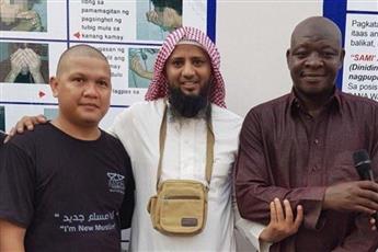 حاج أفريقي يعيد 6 آلاف ريال لفلبيني بعد أن وجدها: «جئت لأرمي الشيطان فكيف أجعله يرميني»