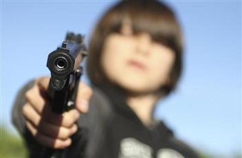 طفل لبناني يردي أمه قتيله برصاصة طائشة