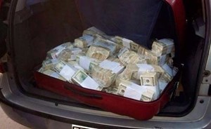 العثور على 1.2 مليون دولار داخل سيارة مهجورة في نيكاراغوا