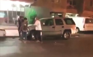 تبادل ضرب بين وافد وفتاتين