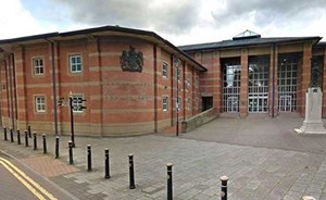 قذفت بمولودتها الجديدة من النافذة.. فما السبب؟