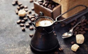 تحذير.. هذا ما سيحدث لكم إذا شربتم القهوة من ركوة نحاسية… إنتبهوا للأعراض