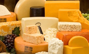 علماء يحذرون .. الجبن مثل المخدرات