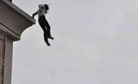 خليجية تقفز من النافذة هربا من زوجها