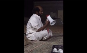بالفيديو.. رعب «شاب خليجي» نفذ صديقه مقلبا به