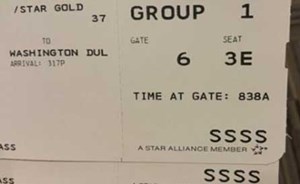 ماذا يعني ختم هذا الرمز على بطاقة الصعود الى الطائرة؟