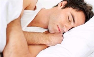 انقطاع النفس أثناء النوم يستلزم زيارة الطبيب