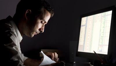 نوبات العمل الليلية تزيد خطورة الإصابة بالبدانة