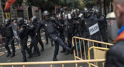آلاف الإسبان يتظاهرون في #مدريد تأييدا لوحدة #إسبانيا