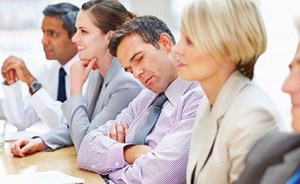 هل يداهمك النعاس بأوقات غير مناسبة؟ هذا هو السبب..