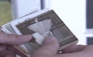 محفظة تعود لصاحبها بعد 47 عاماً من سرقتها