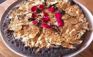 بالفيديو.. البيتزا الأغلى في العالم.. بذهب 24 قيراط!