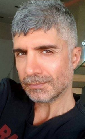 بالصور.. نجم تركي ينقل الى المستشفى بعدما فقد وعيه في موقع تصوير أشهر المسلسلات