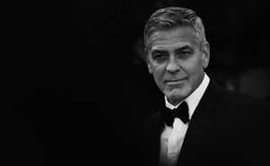 عندما طلب الأميركيون من جورج كلوني التجسس على معمر القذافي