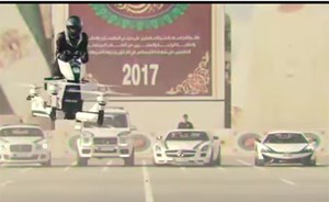 بالفيديو.. شاهد “الشرطي الطائر” في شوارع دبي