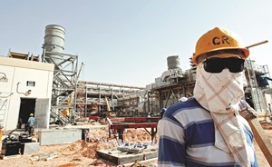 «النفط» يخطط لتسريح 700 وافد