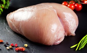 ما سر الخطوط البيضاء على صدر الدجاج؟