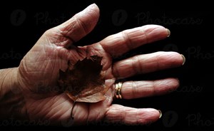 البحرين تفقد آمنة الصباح أكبر معمرة عن عمر 103 أعوام