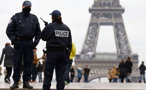 رجل “يعض” شرطية فرنسية ويقتلع قطعة من خدها