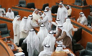 الجراح لحمدان: اقعد.. وعسكر يتدخل: هذا شيخنا الجراح