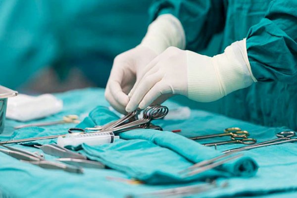 من أجل #القرآن.. مسن عمره 121 عامًا يخضع لعملية جراحية