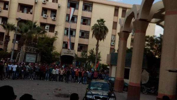 بالفيديو…كاميرا مراقبة تكشف لحظة صفع برلماني مصري لموظفة