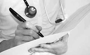 بعد تقييد يديها وسحبها .. نصف مليون دولار تعويضًا لممرضة أمريكية