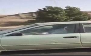 بالفيديو.. طفل سعودي في الـ 8 يقود سيارة وهذا عقاب المرور لوالده