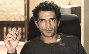 عمرو واكد ينجو من السجن بـ «وثيقة صلح»
