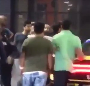 بالفيديو.. تجمع شبابي عند محطة الوقود انتهى بطلقتين تحذيريتين.. وإحالة 4 إلى المخفر
