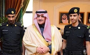 فيديو يظهر كيف أنقذ رجلا أمن في السعودية الأطفال الثلاثة الذين حاول والدهم إلقاءهم من نافذة شقته
