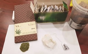 توقيف كندي هرَّب «ماريغوانا» و«حبوباً» في أكياس شاي