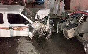 «بدون» اصطدم بـ 4 مركبات وحائط منزل بسبب «نوبة صرع»