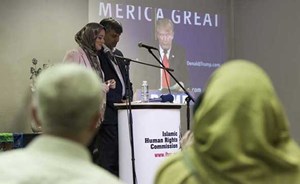 حفل فكاهي في لندن يعلن أسماء الفائزين بـ”الإسلاموفوبيا”