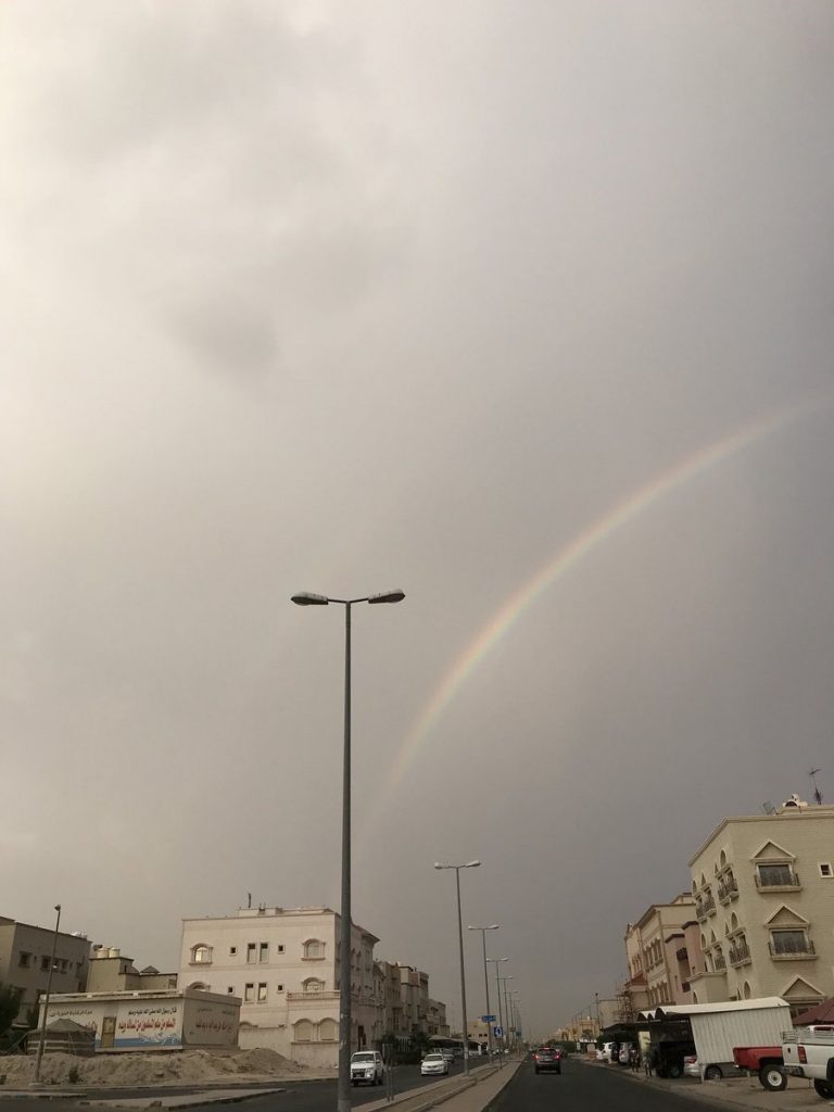 بالصور… قوس قزح يلمع في سماء الكويت #الجو_مال