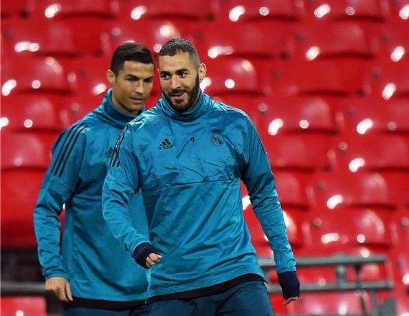 كريم بنزيمة يرد على سخرية لاعب برشلونة السابق